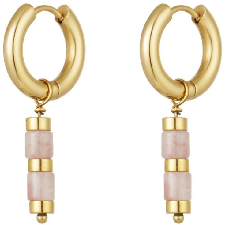 Oorbellen kraaltjes gouden details goud lichtroze