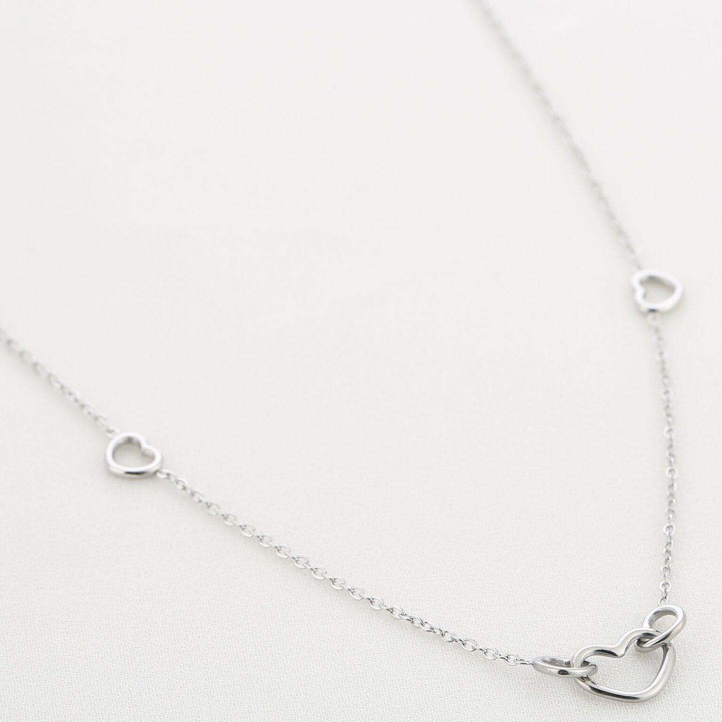 Ketting Love zilver liggend