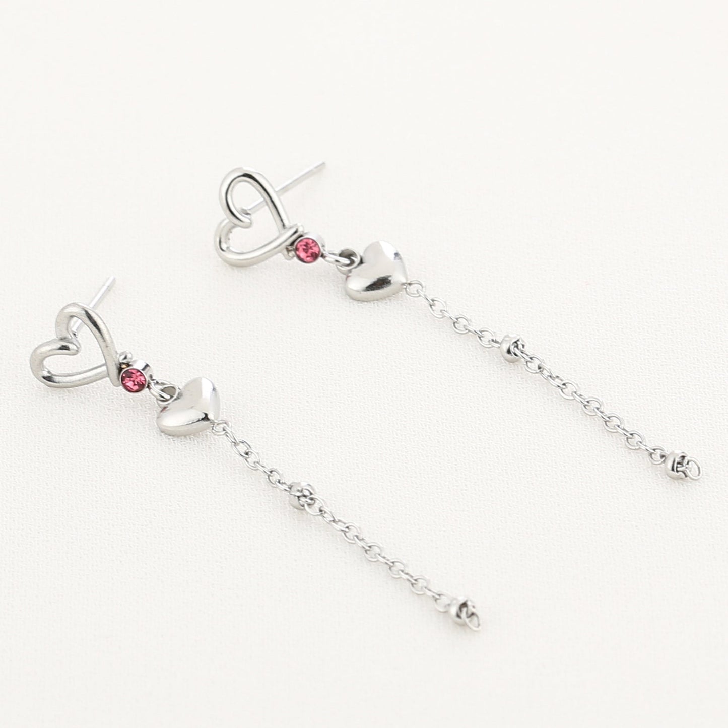 Oorbellen Love zilver liggend