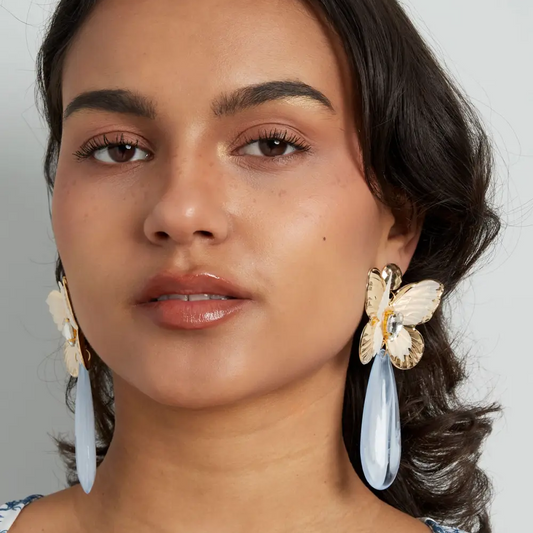 Oorbellen Vlinder Bedel met Diamant goud blauw op model