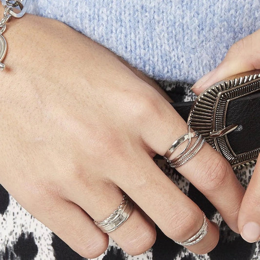 Hoe style je zilveren sieraden? Tips om het beste uit je look te halen