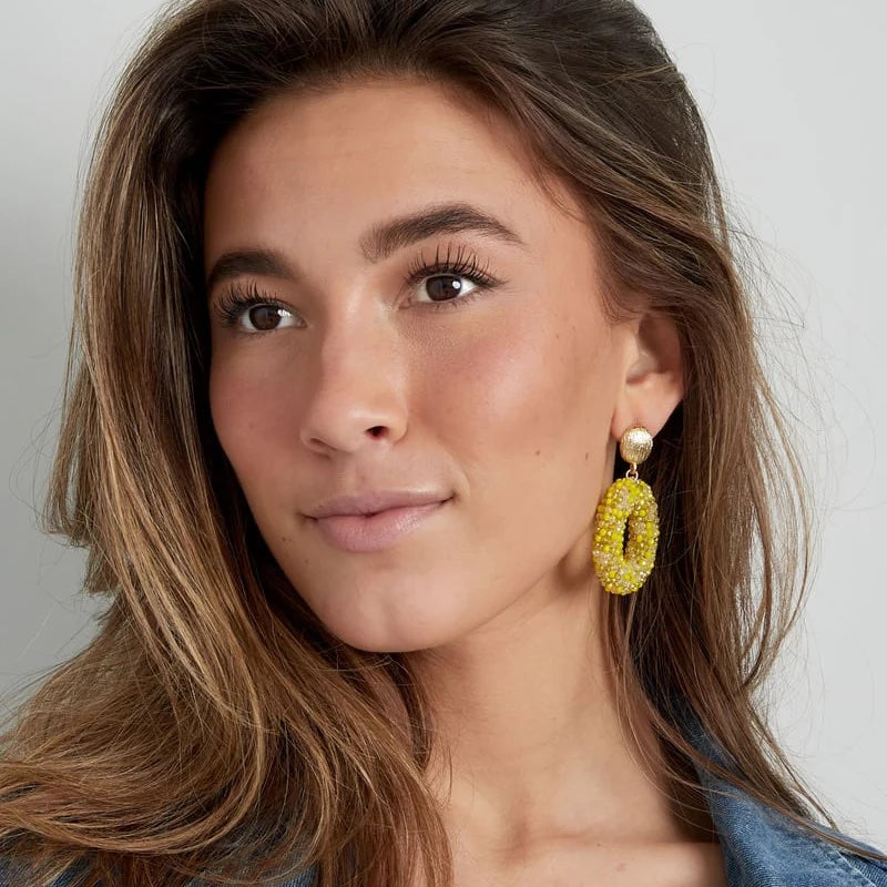 Kleurrijke oorbellen met glaskralen: dé eyecatcher die je moet hebben