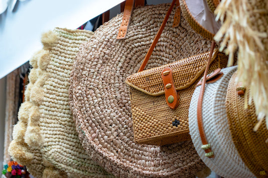 Tassen van natuurlijke materialen: dé trend voor de zomer