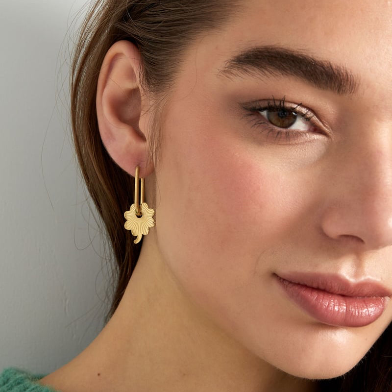 oorbellen langwerpig met bloem