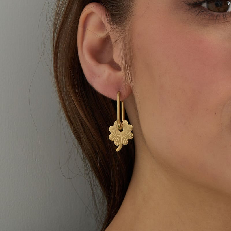 oorbellen langwerpig met bloem