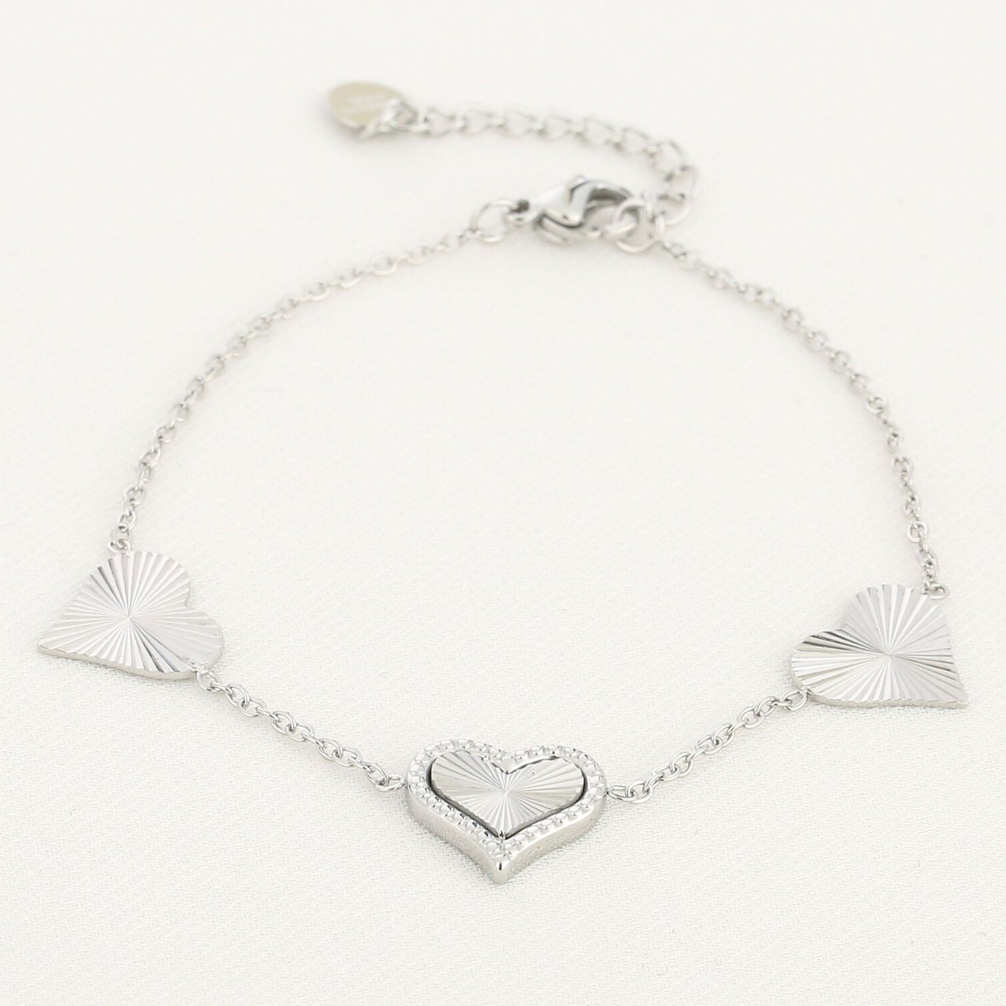 Armband Hartjes zilver liggend