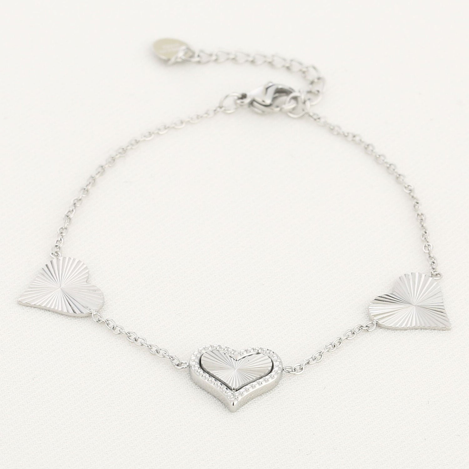 Armband Hartjes zilver liggend