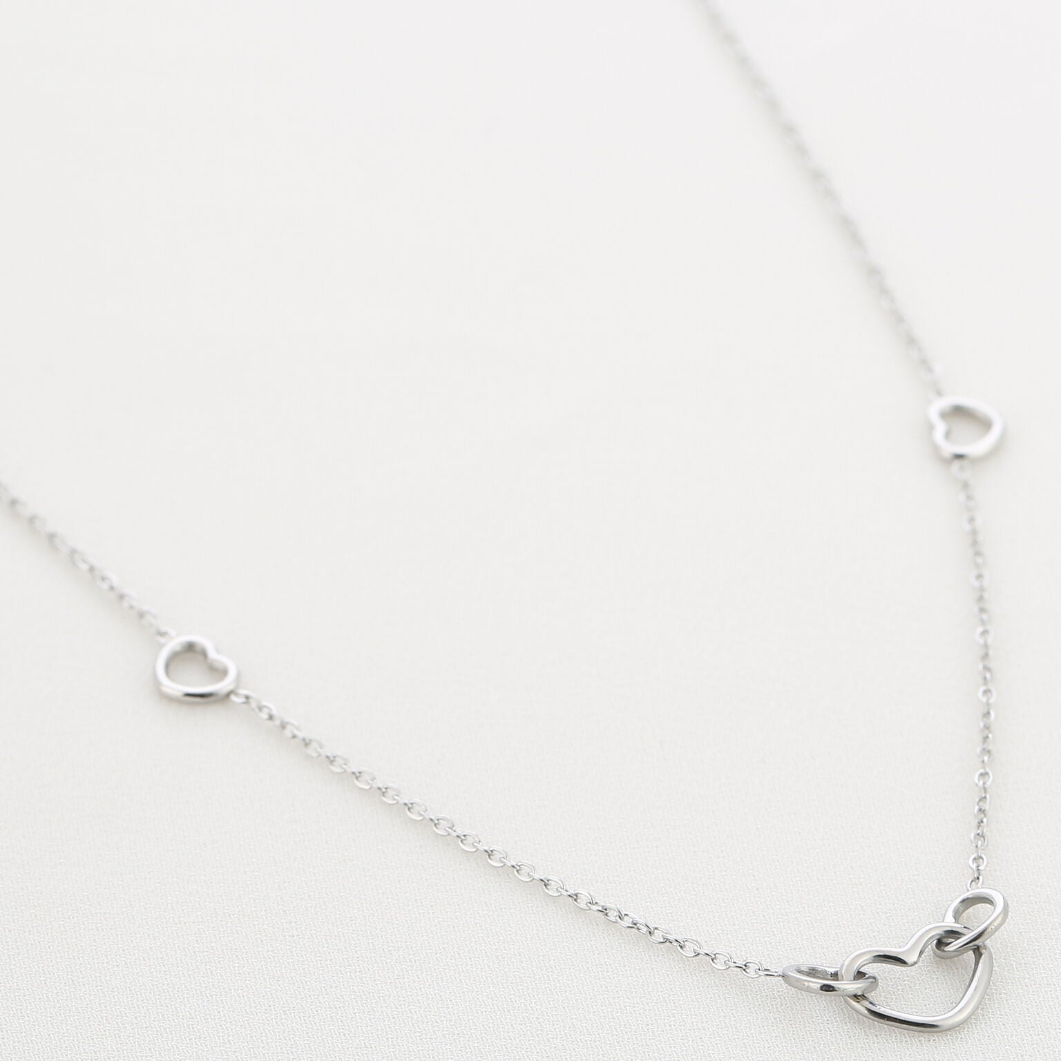 Ketting Love zilver liggend