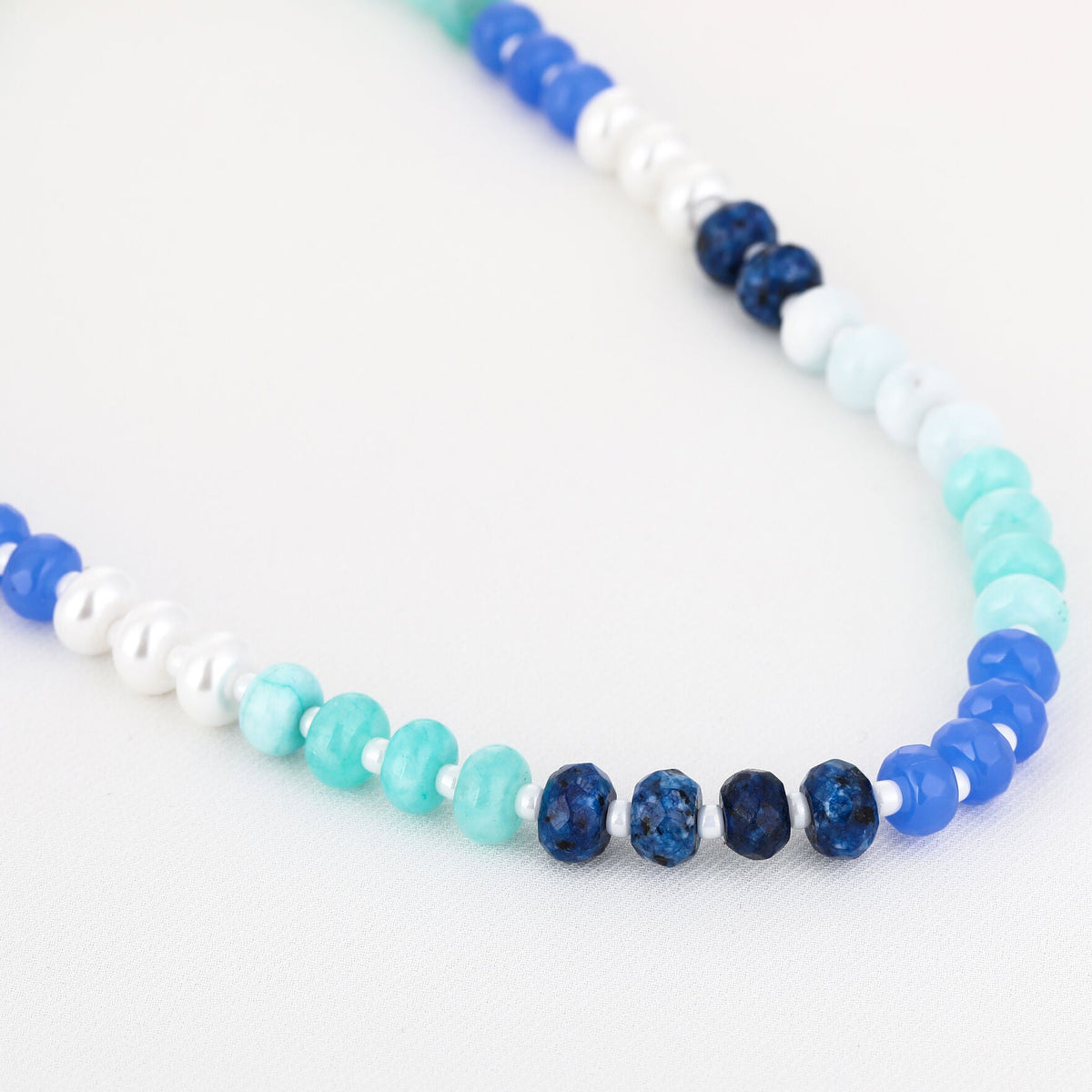 Ketting Luxe Kralen blauw liggend