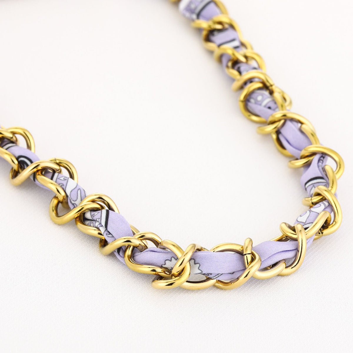 Ketting Schakel met Bandana goud lila liggend