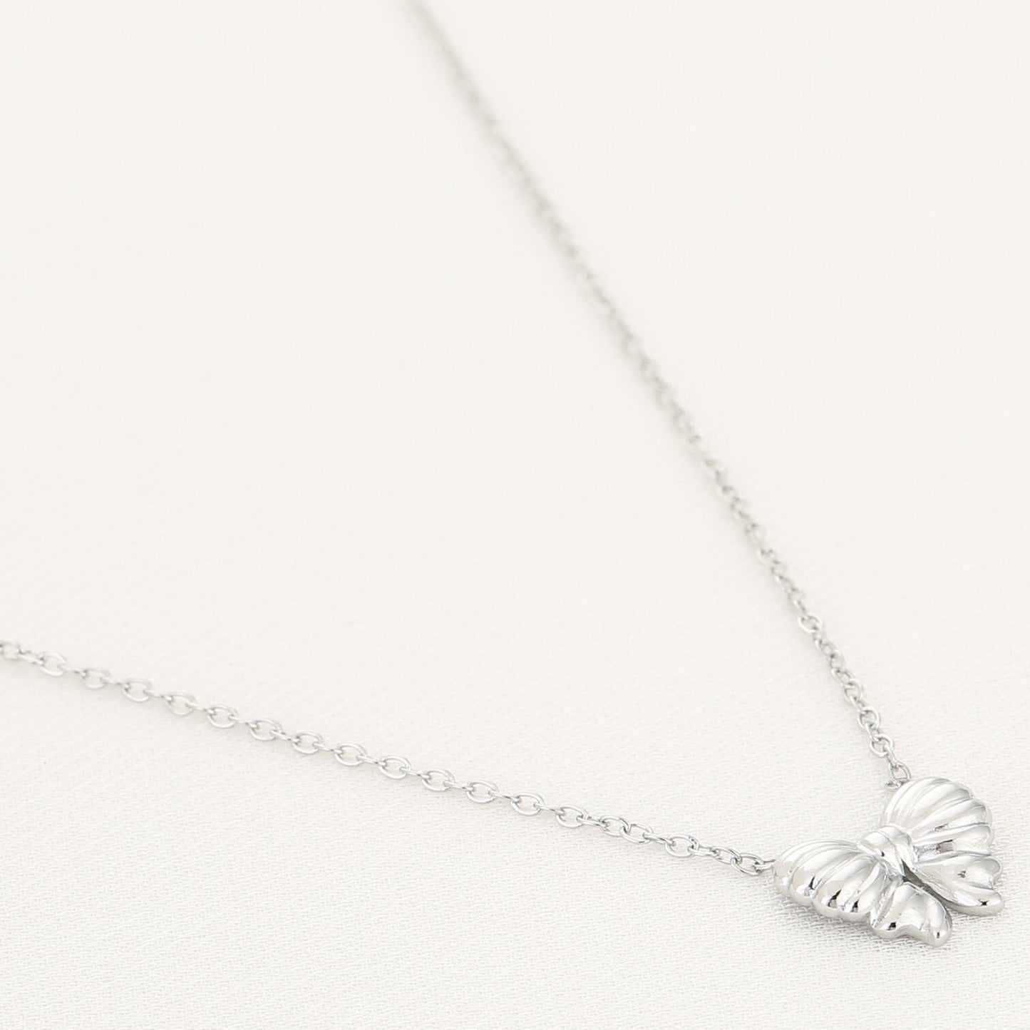 Ketting Strikje zilver liggend