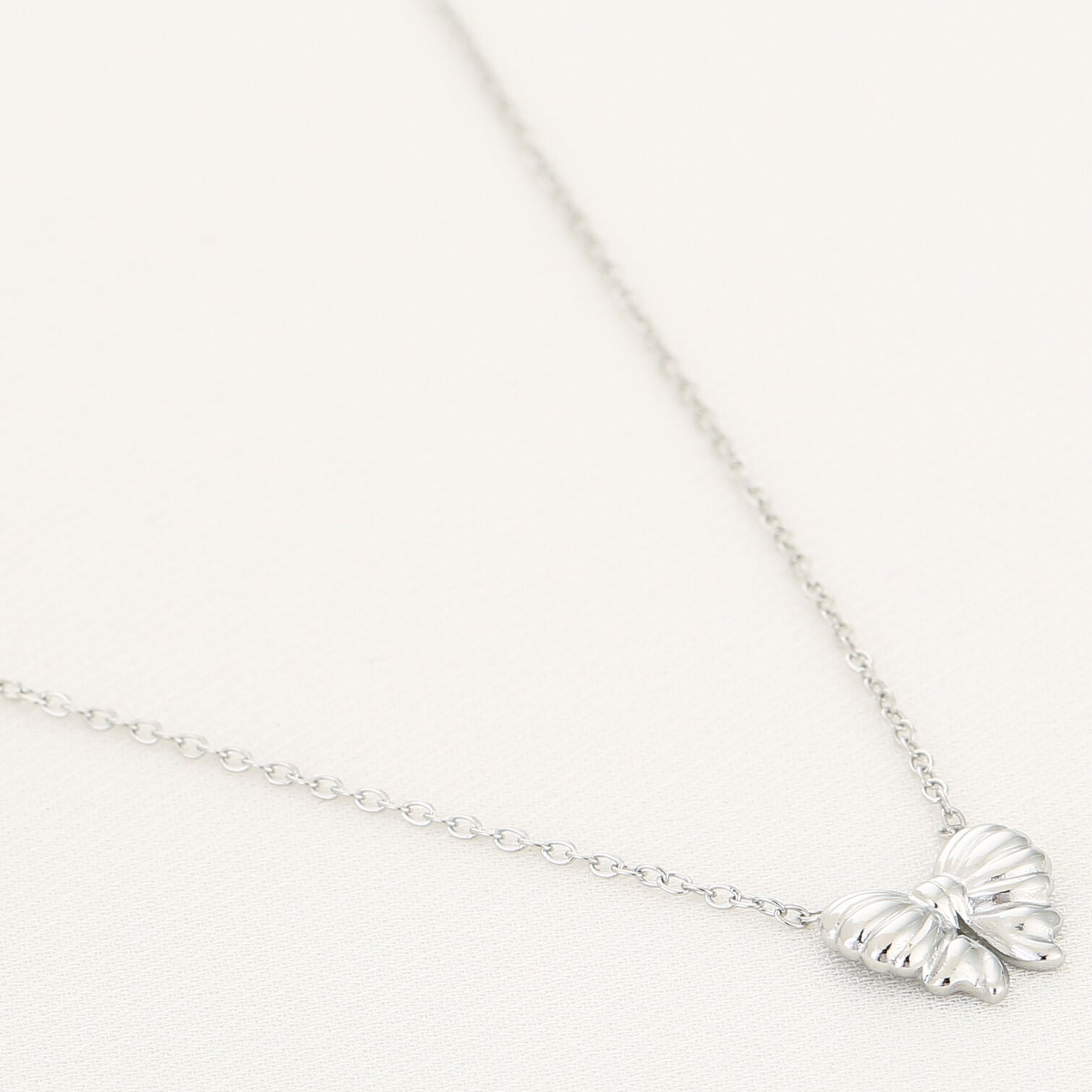 Ketting Strikje zilver liggend