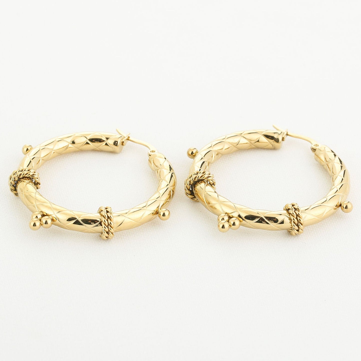 Oorbellen Bali Hoops goud liggend
