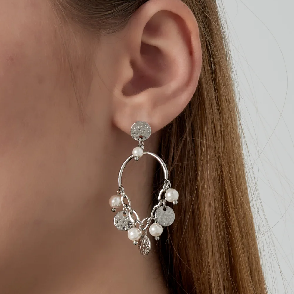 Oorbellen Chic Circles zilver op model