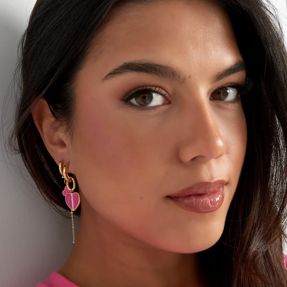 Oorbellen Dancing Dare goud roze op model