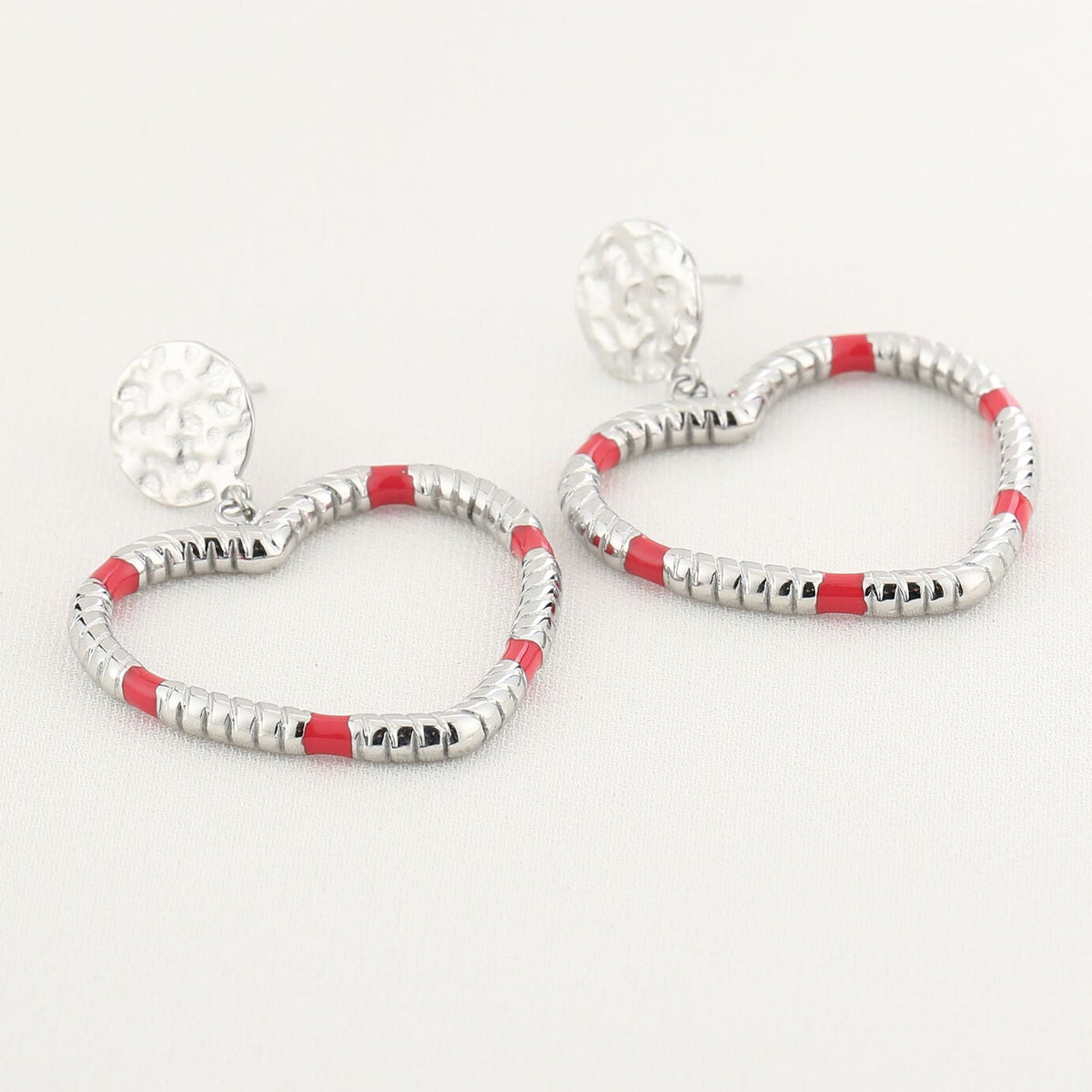 Oorbellen Hartje Dipped zilver liggend