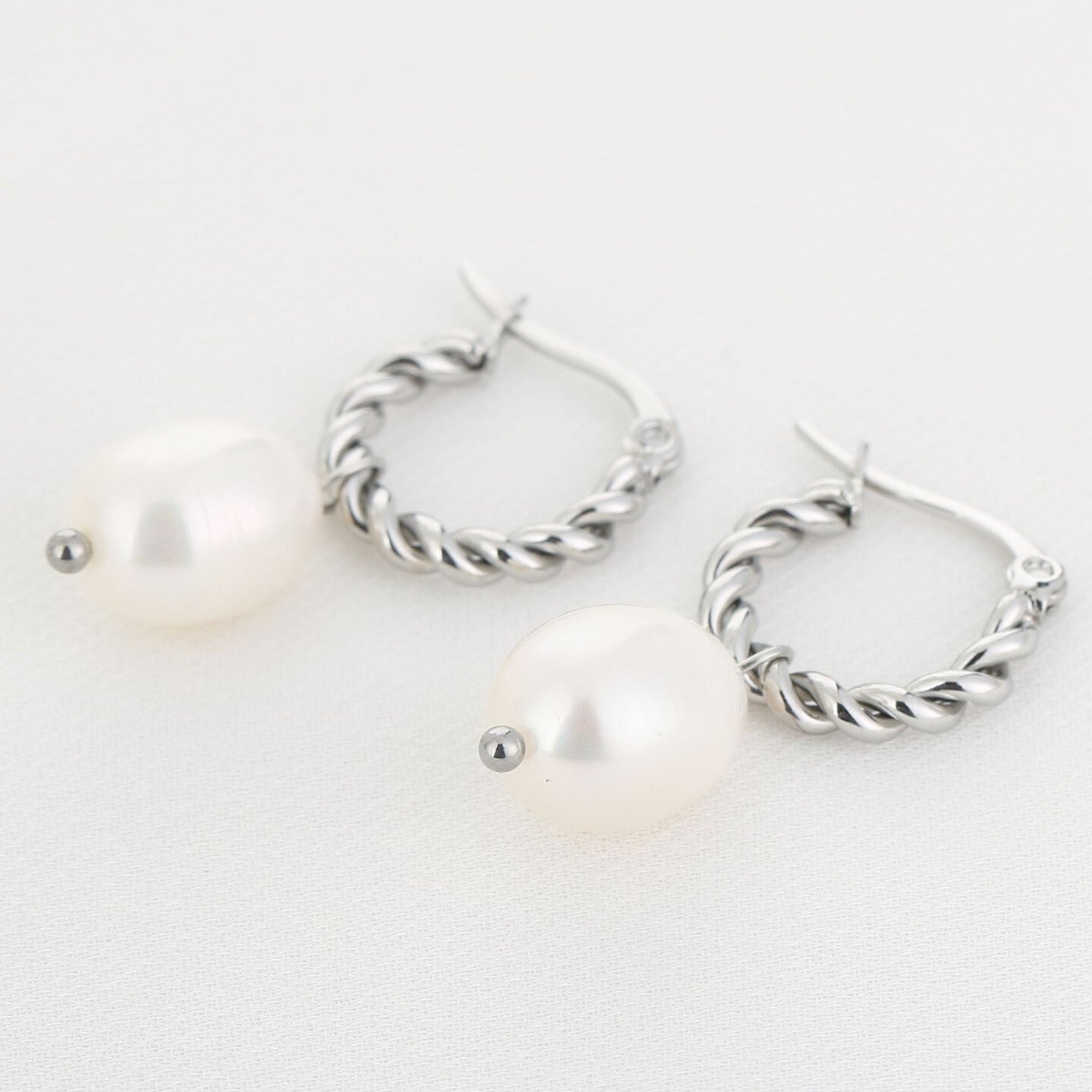 Oorbellen Parel zilver liggend