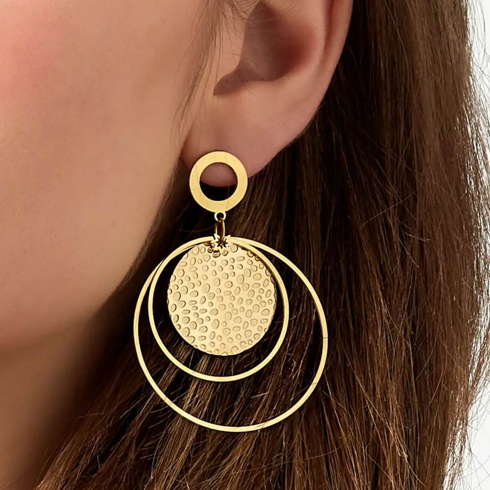Oorbellen Verschillende Ringen goud detail