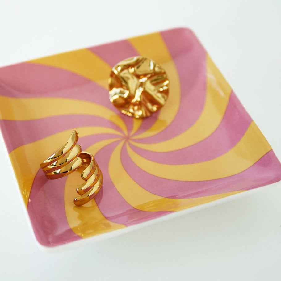 Sieradenschaaltje Swirly Vierkant geel roze 11x11cm