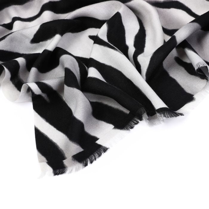 Sjaal Zebra Motief zwart grijs 180x80cm  detail
